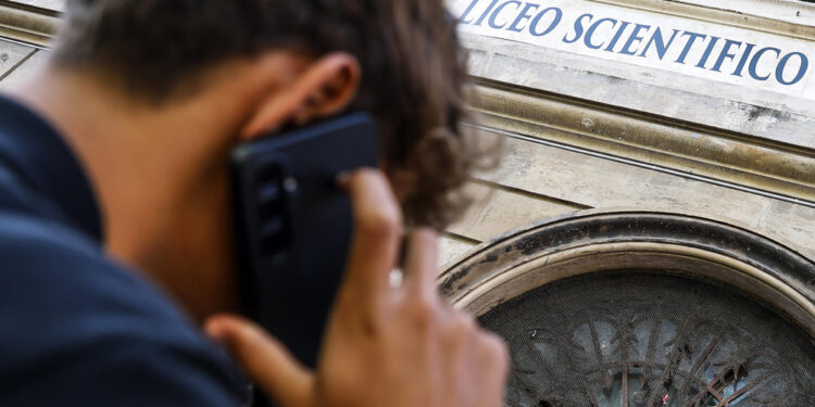 Perquisizioni in casa di studenti minorenni