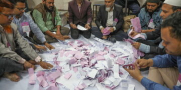 Congratulazioni da Usa e India. Gli islamisti denunciano 'manipolazioni' dei risultati