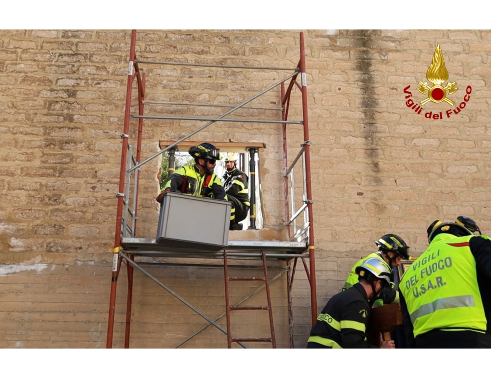 Biblioteca di Niscemi in bilico su precipizio, recuperati 350 libri