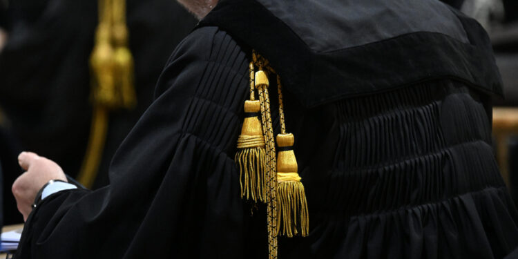 Contestato l'omicidio preterintenzionale. Sequestrata la sua casa