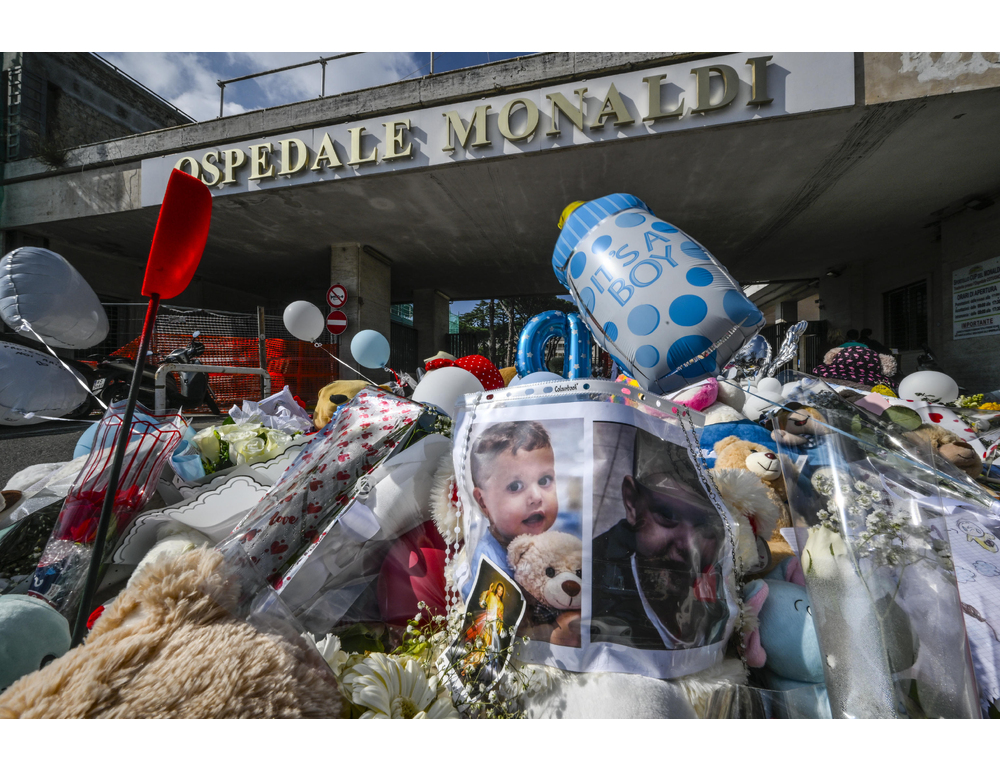 Bimbo trapiantato, azienda Monaldi sospende due dirigenti medici