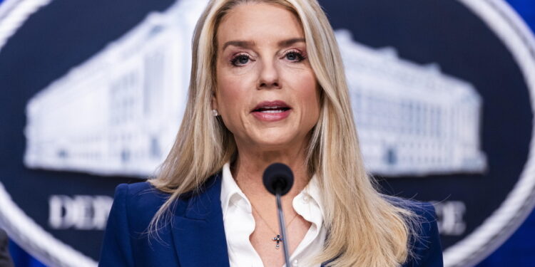 La ministra della Giustizia: 'Speriamo che Maxwell muoia in carcere'