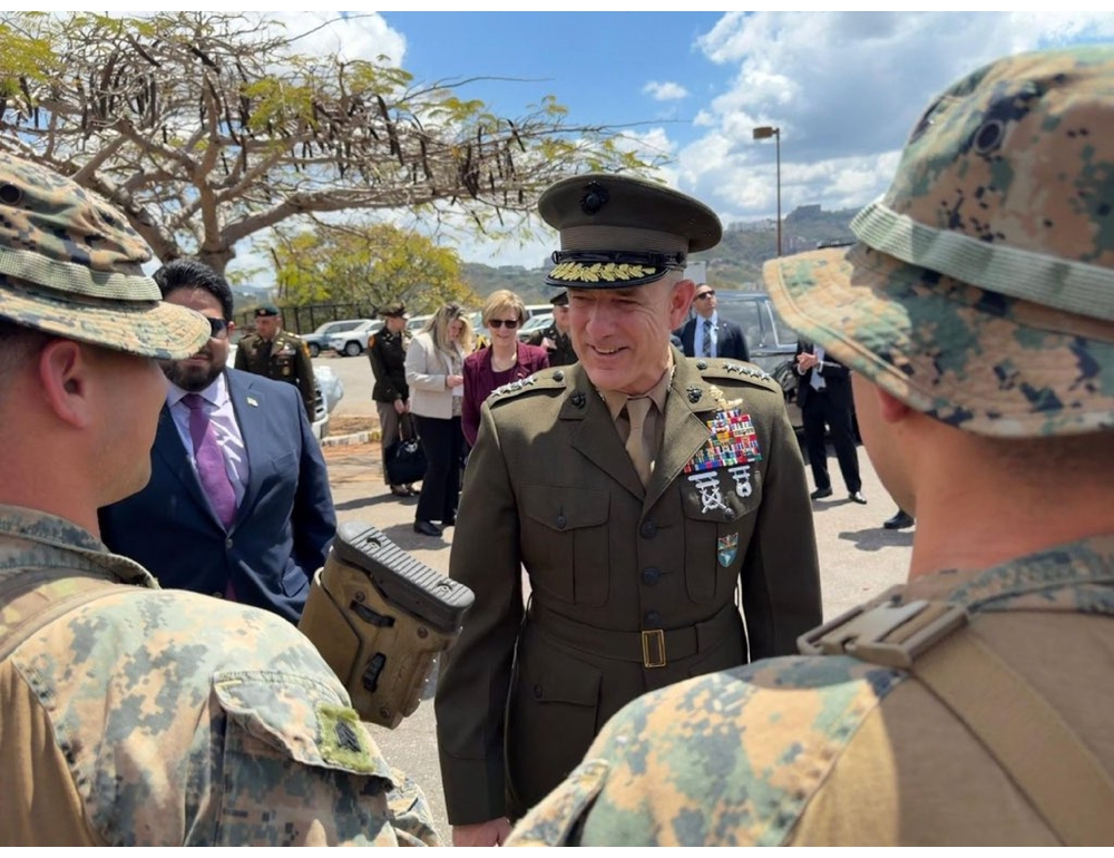 Capo del Comando Sud Usa conclude visita in Venezuela