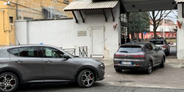 Pisani vede i sindacati e i poliziotti feriti durante il corteo