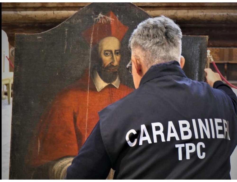 Carabinieri restituiscono dipinto sparito dalla basilica di Vercelli