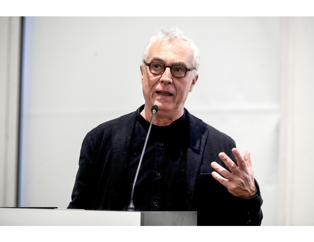 Per turbativa d'asta e false dichiarazioni sul conflitto di interessi