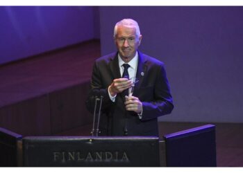 Sospetto di corruzione aggravata nei contatti con il finanziere pedofilo