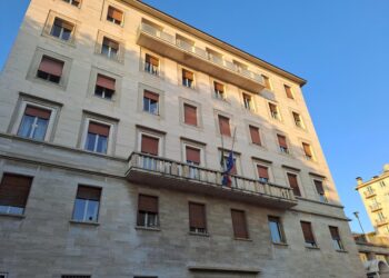 La vittima era appena scesa dall'auto dopo un incidente