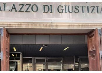 Ad Ancona 58enne accusata anche di falso e furto. Difesa respinge gli addebiti