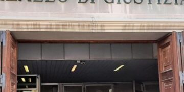 Ad Ancona 58enne accusata anche di falso e furto. Difesa respinge gli addebiti