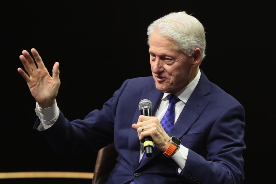 ANSAClinton-non-conosco-ne-avuto-sesso-con-la-donna-nella-vasca-idromassaggio