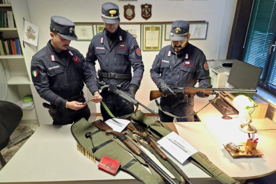 Sassoferrato (Ancona) gli abitanti hanno filmato la scena e allertato i Forestali