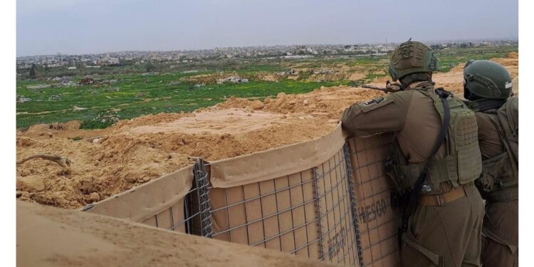 Dall'avamposto dell'Idf dentro la Striscia