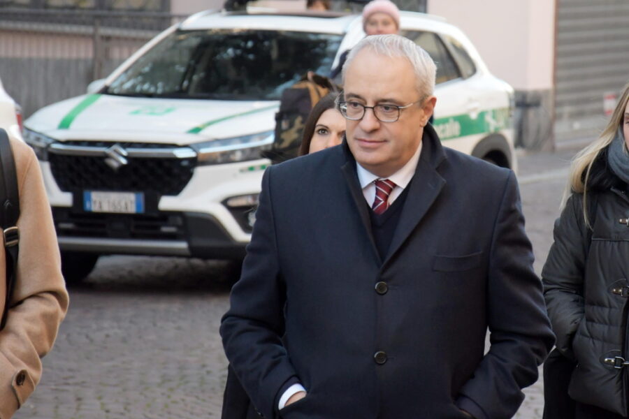 Vittima raggiunta da colpo di pistola in piazza a Voghera