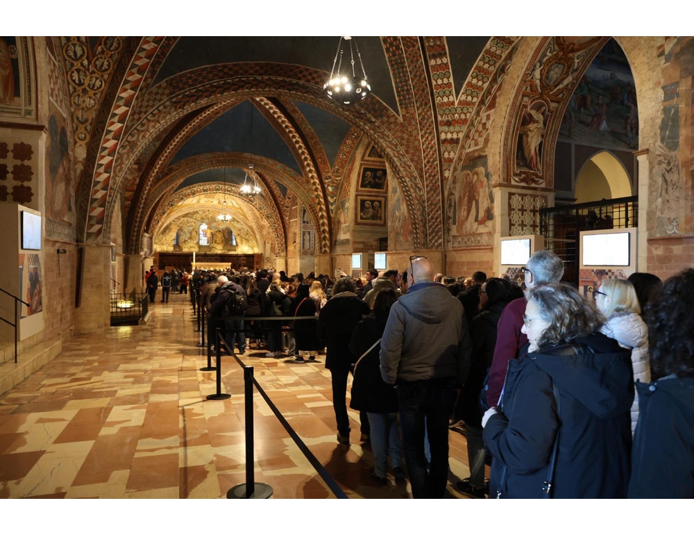 Dall’alba in coda per pregare davanti alle spoglie di S. Francesco