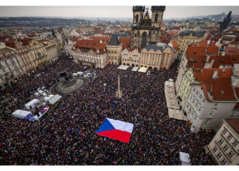 Alle manifestazioni slogan contro il governo del premier Babis