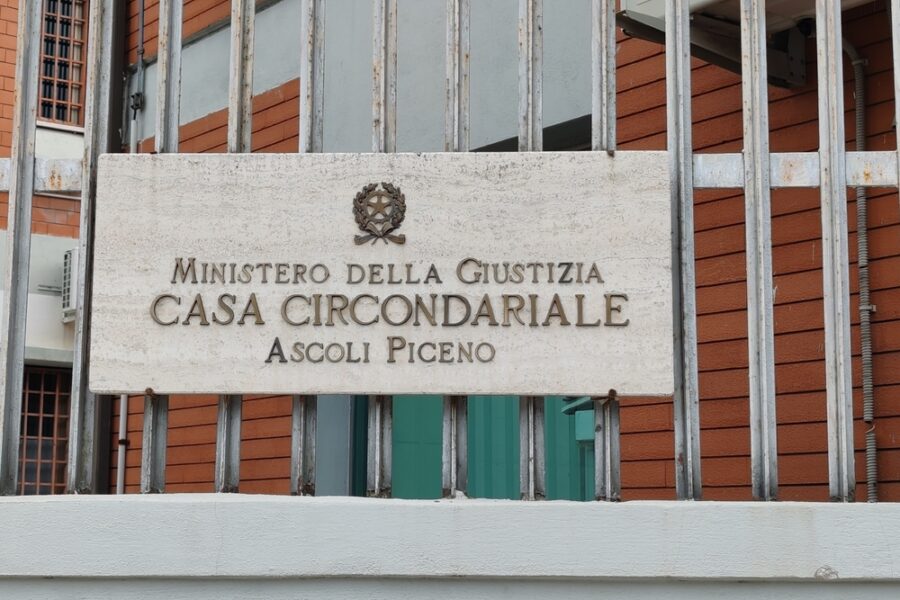 Inutili i tentativi dei sanitari di rianimazione. Probabilmente ci sarà l'autopsia