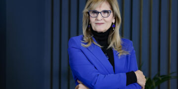 Dirigente Carfora protagonista della serie tv deve risarcire 16mila euro a prof