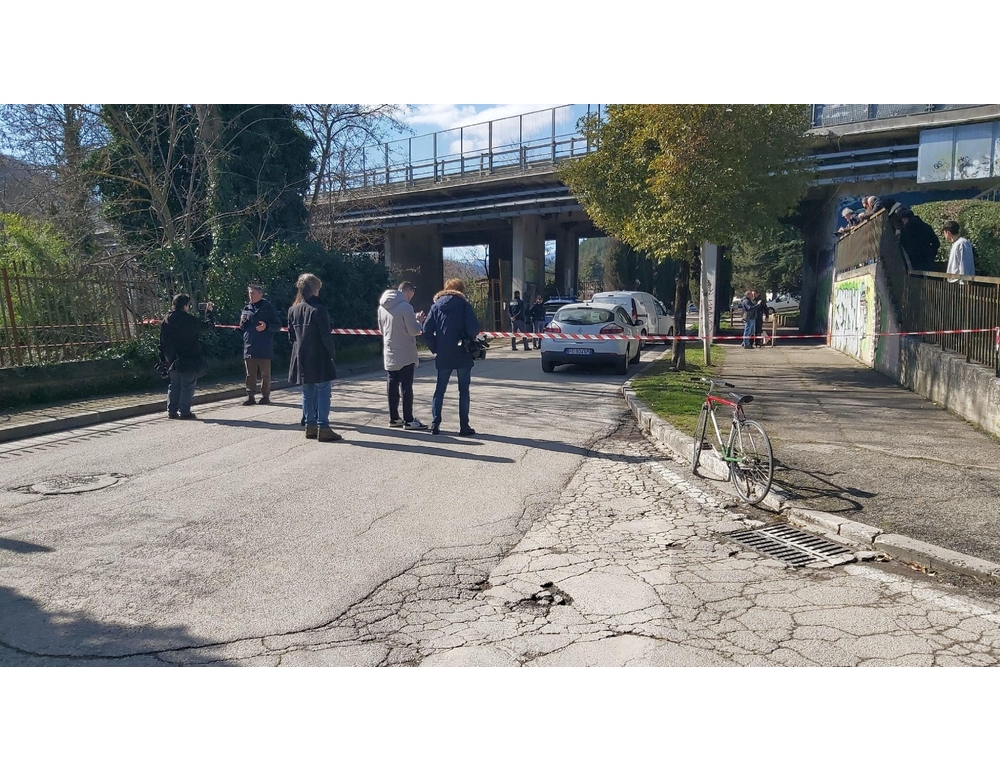 Donna incinta e il compagno trovati morti in tenda, disposta l’autopsia