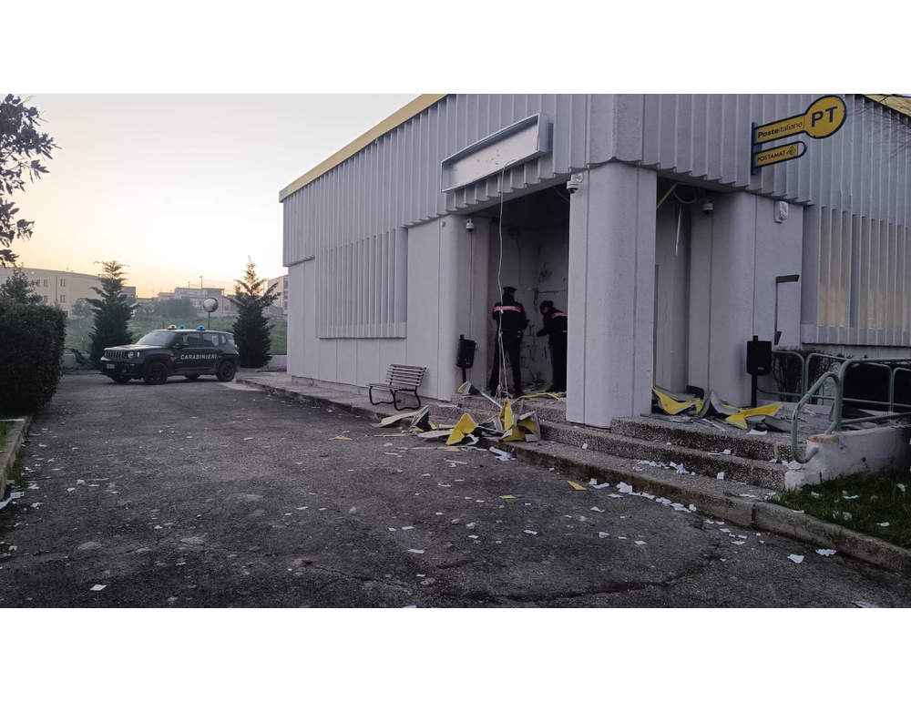 Ennesimo assalto a postamat nel Foggiano, banditi via con cassaforte vuota
