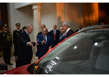 Il presidente egiziano l'ha ispezionata e poi guidata