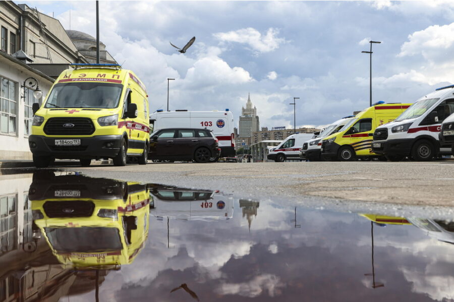 Altri due sono feriti