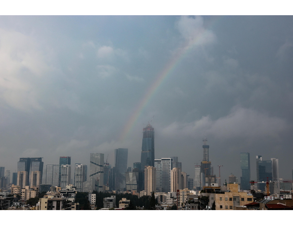 Esplosioni nel centro di Tel Aviv, sirene suonano incessantemente