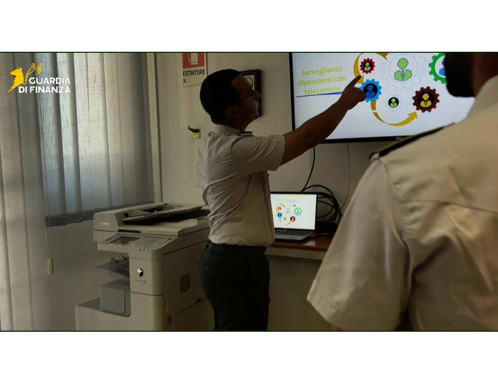 Estorsione e sfruttamento a dipendenti, imprenditore ai domiciliari