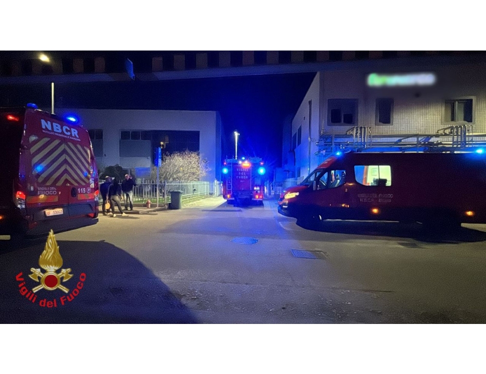 Fiammata in azienda farmaceutica, tre operai feriti, uno è grave