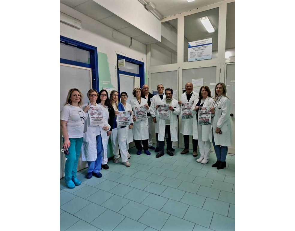 Flash mob dei sanitari davanti a 60 ospedali in Italia a difesa delle Ong a Gaza