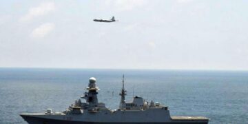 Tre unità in navigazione nel Tirreno