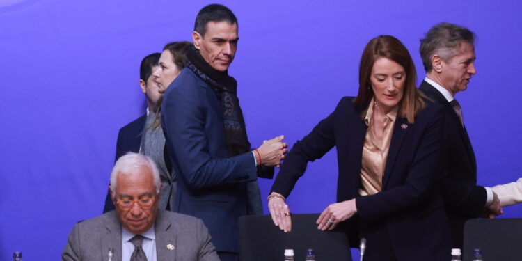 Il premier spagnolo e Meloni si sono confrontati a margine del summit