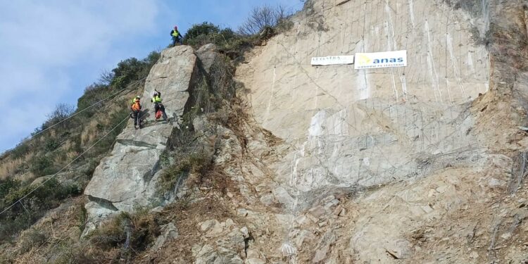 Circolazione dei treni Genova-Ventimiglia sospesa durante le operazioni
