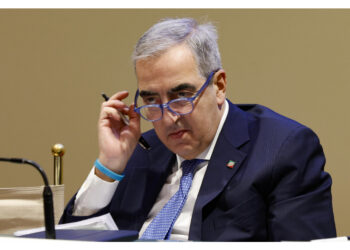 'Il governo ci sta lavorando'. Alla riunione insieme a Tajani che si è staccato prima