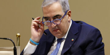 'Il governo ci sta lavorando'. Alla riunione insieme a Tajani che si è staccato prima