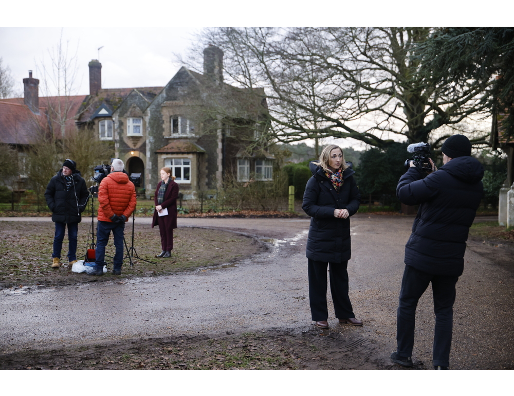 Gb lavora a legge per rimuovere Andrea da linea successione