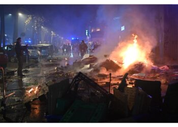 Durante corteo 31 gennaio. 'Brutale aggressione' a troupe Rai