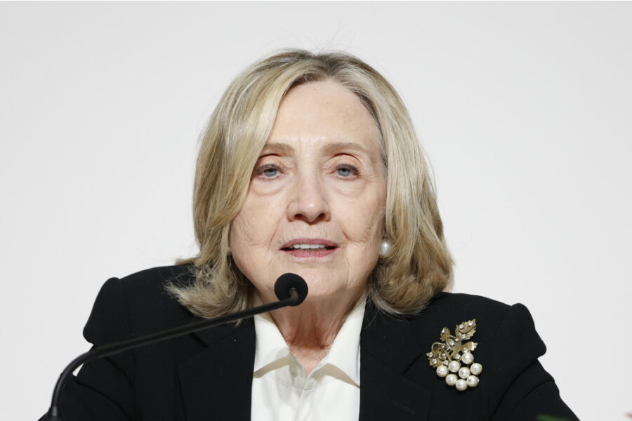 Hillary Clinton, Commissione dovrebbe indagare su Trump non su di me