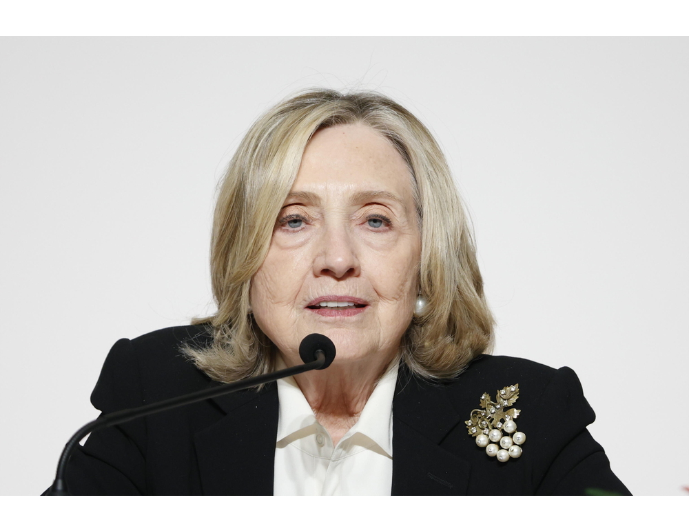 Hillary Clinton, Commissione dovrebbe indagare su Trump non su di me