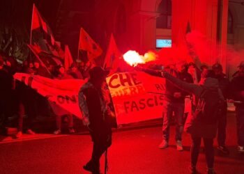 Centinaia di persone in piazza. 'Il decreto sicurezza è una vergogna'