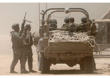 'Uscivano da un tunnel e hanno aperto il fuoco'