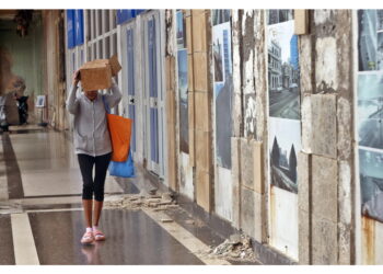 Inviate due navi della Marina