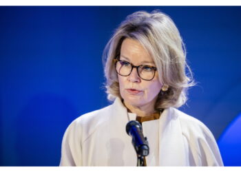 Smentita mail del 2011: 'Né Paola né Mathilde hanno mandato saluti da Davos'