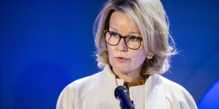 Smentita mail del 2011: 'Né Paola né Mathilde hanno mandato saluti da Davos'