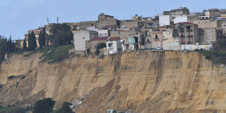 Leone cita "specialmente Niscemi in Sicilia"