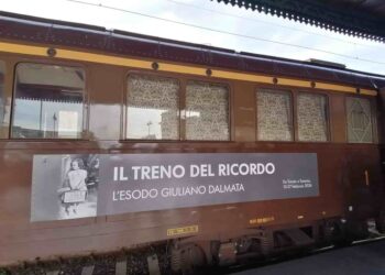 Ad attenderlo il ministro Ciriani