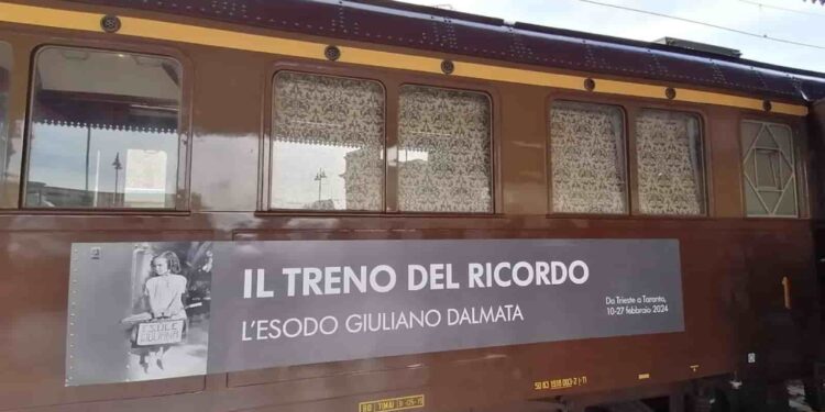 Ad attenderlo il ministro Ciriani