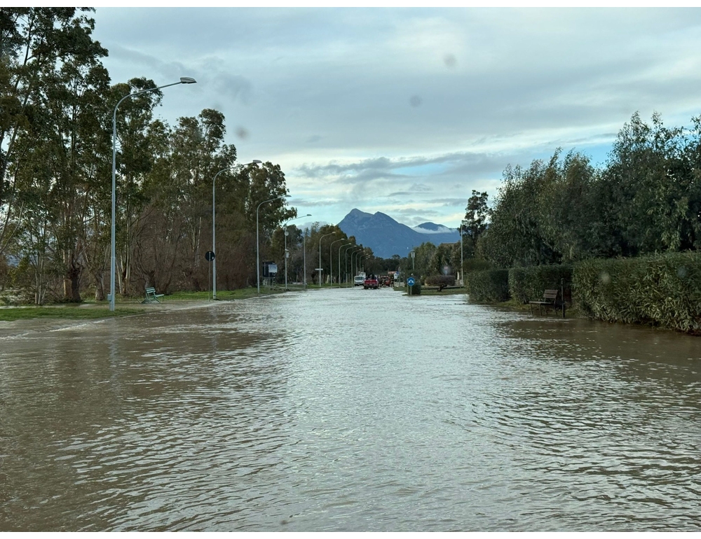 Il fiume Crati esonda di nuovo, allagati i ‘Laghi di Sibari’