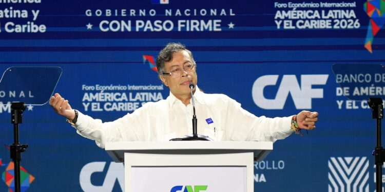 Petro: 'Il mio elicottero sotto minaccia di attacco