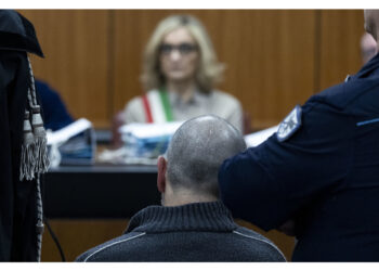 L'imputato piange e dice a bassa voce: 'tutti i testimoni sono dei mafiosi"